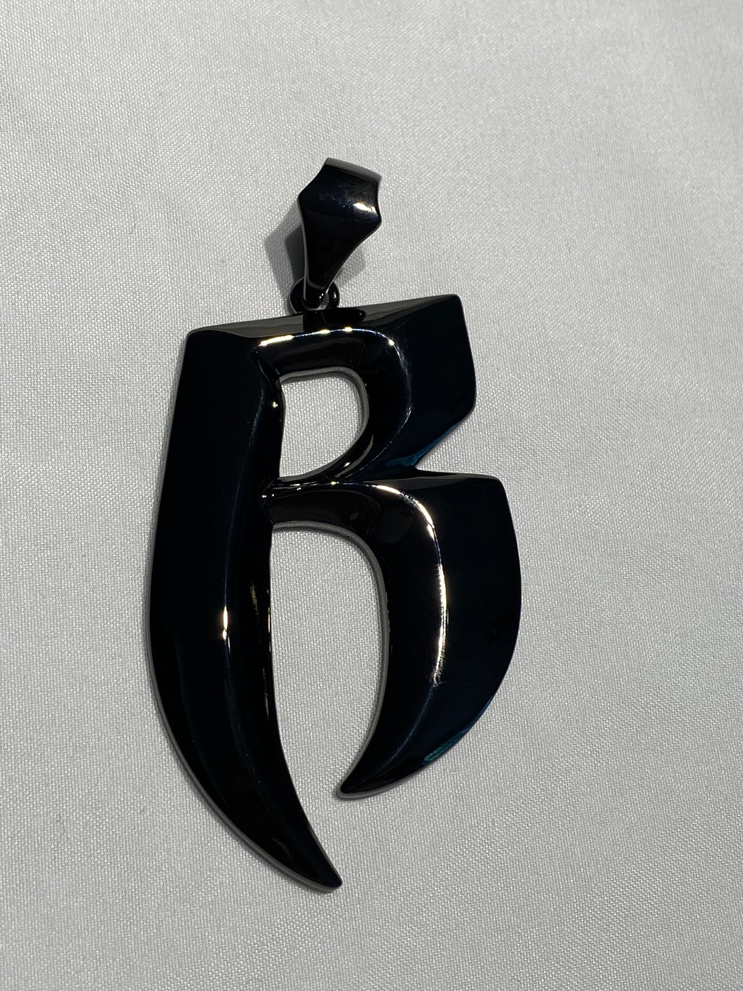 3D R PENDANT SMOOTH SOLID BLACK